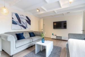 Posezení v ubytování 4BR 2BA House Nestled in a Quiet Spot in Dickson - Hosted by CanStay