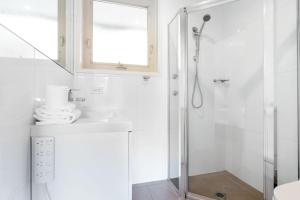Koupelna v ubytování 4BR 2BA House Nestled in a Quiet Spot in Dickson - Hosted by CanStay