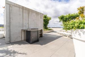 Foto da galeria de Beautiful Art Apartment near Tram and Shops! - Hosted by CanStay em Camberra