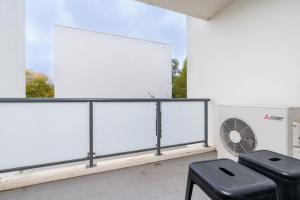 Svalir eða verönd á Gateway Apt in Kingston Central - Hosted by Canstay +10 myndir
