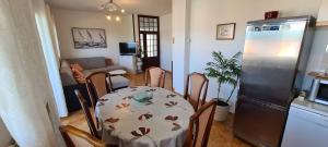 Kuchyňa alebo kuchynka v ubytovaní Apartment Sime