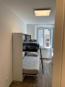a room with two bunk beds and a window at CASA VACANZE GINEVRA 1 in Trieste