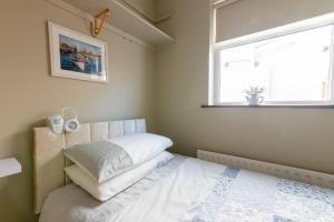 Postel nebo postele na pokoji v ubytování AVALON HOUSE