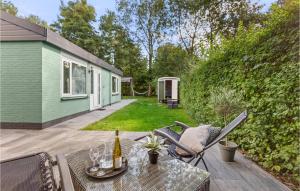 Zahrada ubytování Cozy Home In Baarland With Wifi