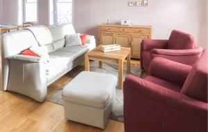 Χώρος καθιστικού στο Cozy Apartment In Wurster Nordseeküste