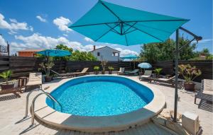 Πισίνα στο ή κοντά στο Cozy Apartment In Peroj +21 φωτογραφίες