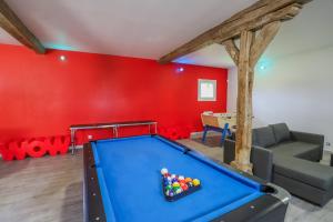 Biliár nebo kulečník v ubytování Crazy Villa Gouadiere 45 - Heated pool - Basket - 1h45 from Paris - 30p