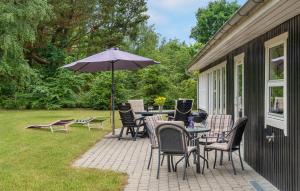 Κήπος έξω από το Gorgeous Home In Glesborg With Kitchen