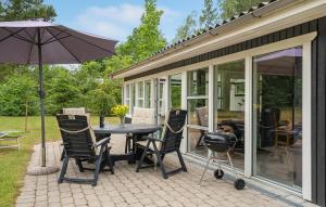 Κήπος έξω από το Gorgeous Home In Glesborg With Kitchen