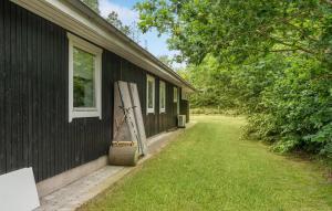 Κήπος έξω από το Gorgeous Home In Glesborg With Kitchen