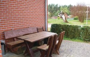 Κήπος έξω από το Nice Apartment In Mirow Ot Qualzow