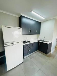 Kuchyň nebo kuchyňský kout v ubytování Seaside Retreat Villa Gaylia