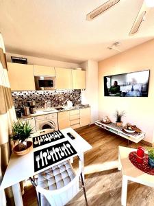 Μια τηλεόραση ή/και κέντρο ψυχαγωγίας στο Solymar Premium Apartment