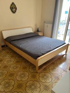 A bed or beds in a room at Casa del mare Ligure Borgio Verezzi