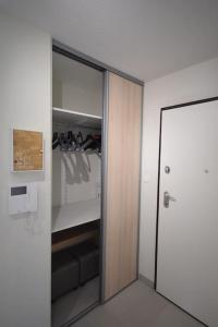 a room with a closet with a glass door at Appartement Sélestat in Sélestat
