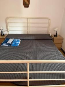 A bed or beds in a room at Casa del mare Ligure Borgio Verezzi