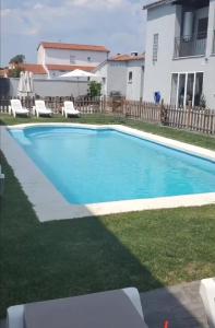 Bazén v ubytování Casa Rural A la Vera de Monfrague nebo v jeho okolí