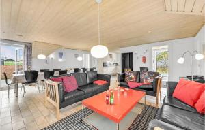a living room with a couch and a table at Pet Friendly Home In Ringkøbing in Klegod