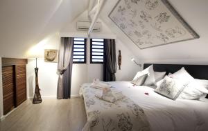 Postel nebo postele na pokoji v ubytování Villa Maido Luxe + 26 fotografií