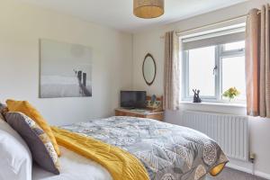 Ένα ή περισσότερα κρεβάτια σε δωμάτιο στο Cinque Ports Snug by Coaste - mins from Sea & Golf Course