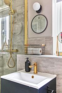 Ένα μπάνιο στο Cinque Ports Snug by Coaste - mins from Sea & Golf Course