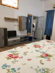 Kuchyňa alebo kuchynka v ubytovaní Ramo's Charming Studio Apartment - 5th