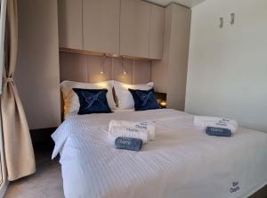 Ένα ή περισσότερα κρεβάτια σε δωμάτιο στο Mobile Home Blue Charm Camping Dalmata Orebić