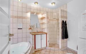 Bilik mandi di Apartment Horns Bjerge L Blåvand +17 gambar