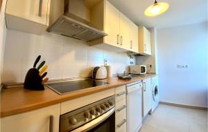 A kitchen or kitchenette at Amazing Apartment In Sucina With Wifi