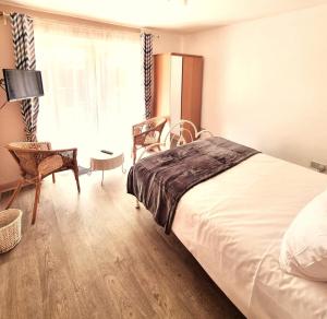 Postel nebo postele na pokoji v ubytování Oak Tree Rooms LTD