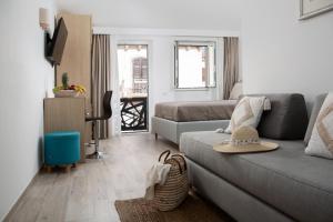 a living room with a couch with a hat on it at TrèSOR in Santa Teresa Gallura