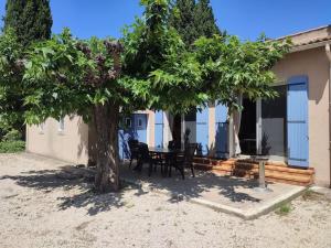 Κήπος έξω από το Maison confortable avec grand jardin