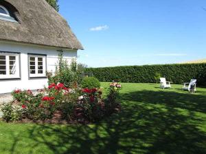 Un jardín fuera de Romantisches Reetdachhaus