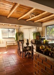a kitchen and dining room with a table and chairs at Villa Aventura Lodge in Cajamarca