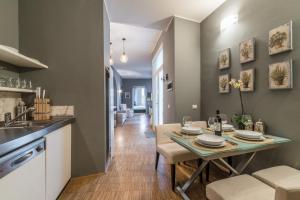 Kuchyň nebo kuchyňský kout v ubytování Porta Venezia Open Space - Due passi dal Duomo - 2 bagni