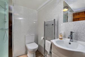 Koupelna v ubytování Finest Retreats - Duck Down Cottage + 14 fotografií