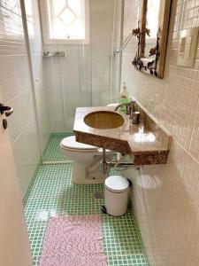 Ένα μπάνιο στο Apartamento Tranquilo com Linda Vista Para Jardim! +8 φωτογραφίες