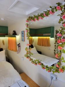 Afbeelding uit fotogalerij van The Bearded Dad Hostel in Tirana