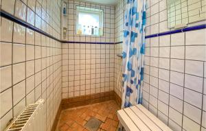 Koupelna v ubytování Pet Friendly Home In Skummeslövsstrand