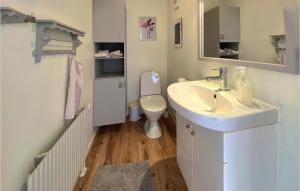 Koupelna v ubytování Pet Friendly Home In Skummeslövsstrand
