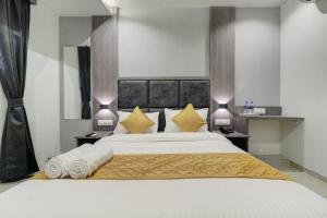 Postel nebo postele na pokoji v ubytování Hotel Isra International, BKC