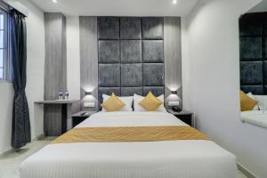 Postel nebo postele na pokoji v ubytování Hotel Isra International, BKC