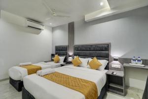 Postel nebo postele na pokoji v ubytování Hotel Isra International, BKC