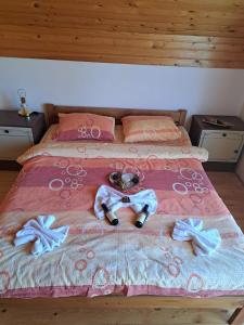 Postel nebo postele na pokoji v ubytování Eco Village Podgora Household Kaljevic
