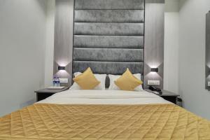 Postel nebo postele na pokoji v ubytování Hotel Isra International, BKC