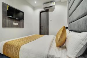 Postel nebo postele na pokoji v ubytování Hotel Isra International, BKC