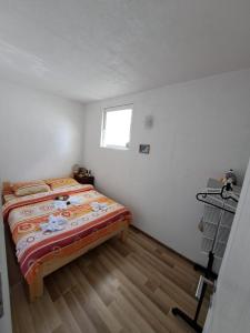 Postel nebo postele na pokoji v ubytování Eco Village Podgora Household Kaljevic