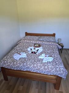 Postel nebo postele na pokoji v ubytování Eco Village Podgora Household Kaljevic