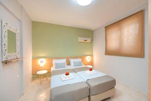 Posteľ alebo postele v izbe v ubytovaní Mare Blue Villas Heated Pool
