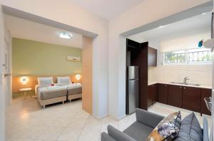 Posteľ alebo postele v izbe v ubytovaní Mare Blue Villas Heated Pool